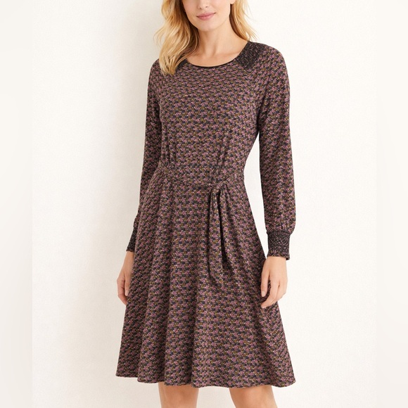 Boden Grace Smocked Jersey Long Sleeve Dress Black Water Lillies Size 4 - Picture 2 of 9